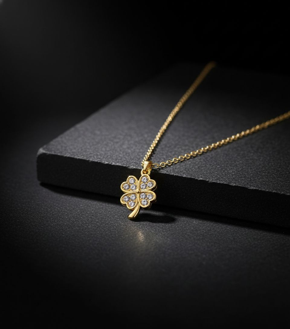 ✨ Collar Trébol Brillante