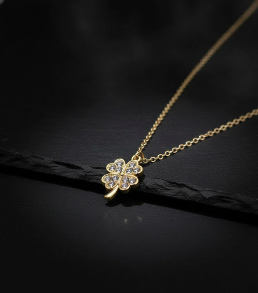 ✨ Collar Trébol Brillante