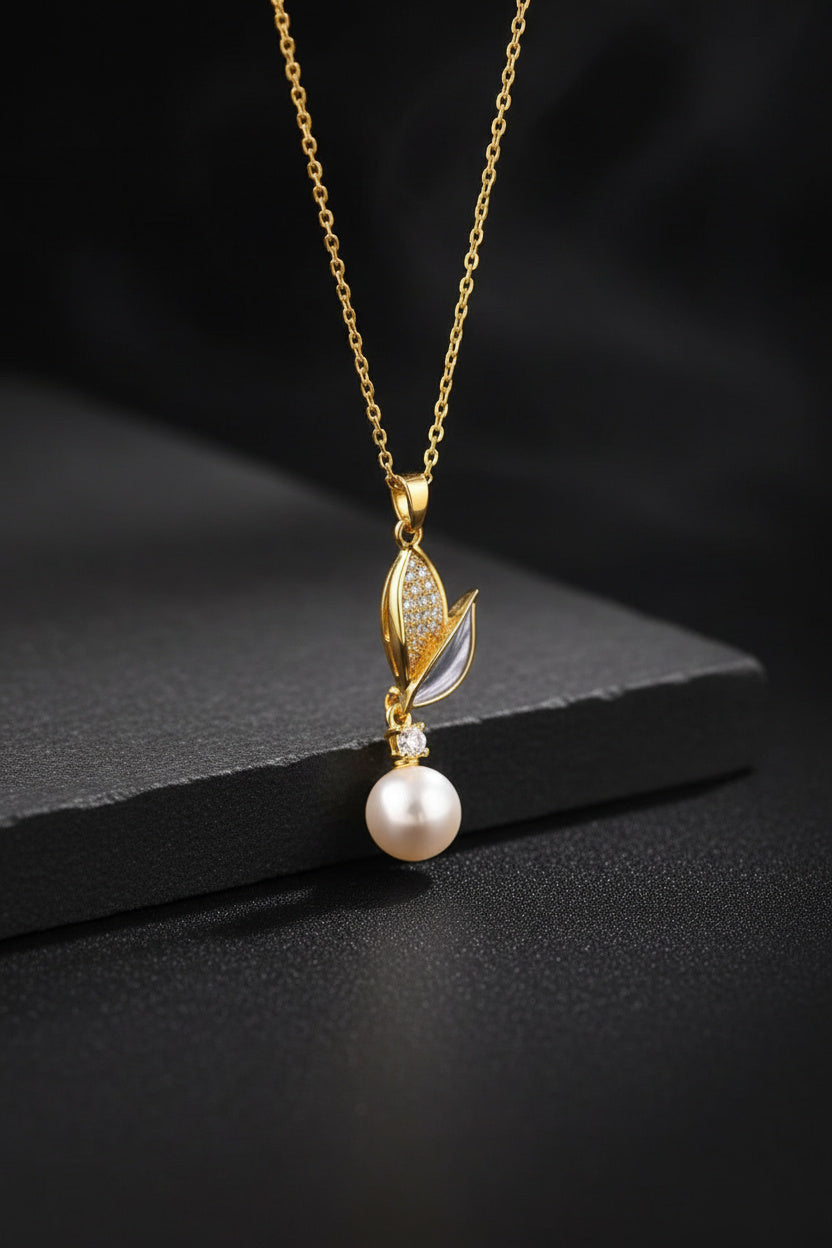 ✨️Collar Hoja Dorada Con Perla