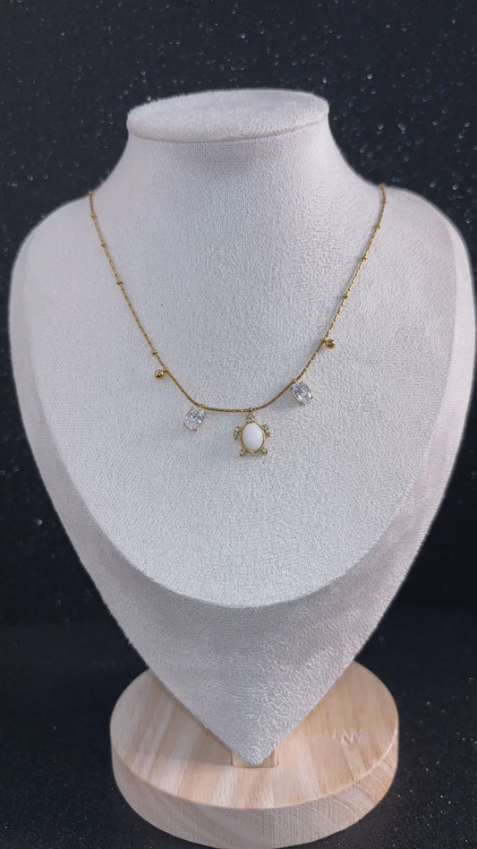 ✨ Collar Tortuga Perla Dorada
